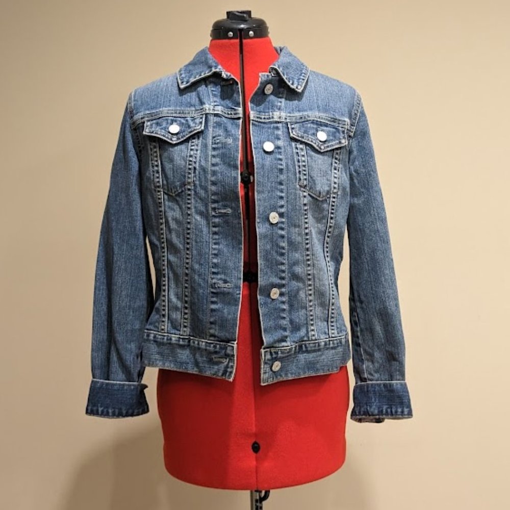 GAP Classic Denim Jacket Women's Size Medium
